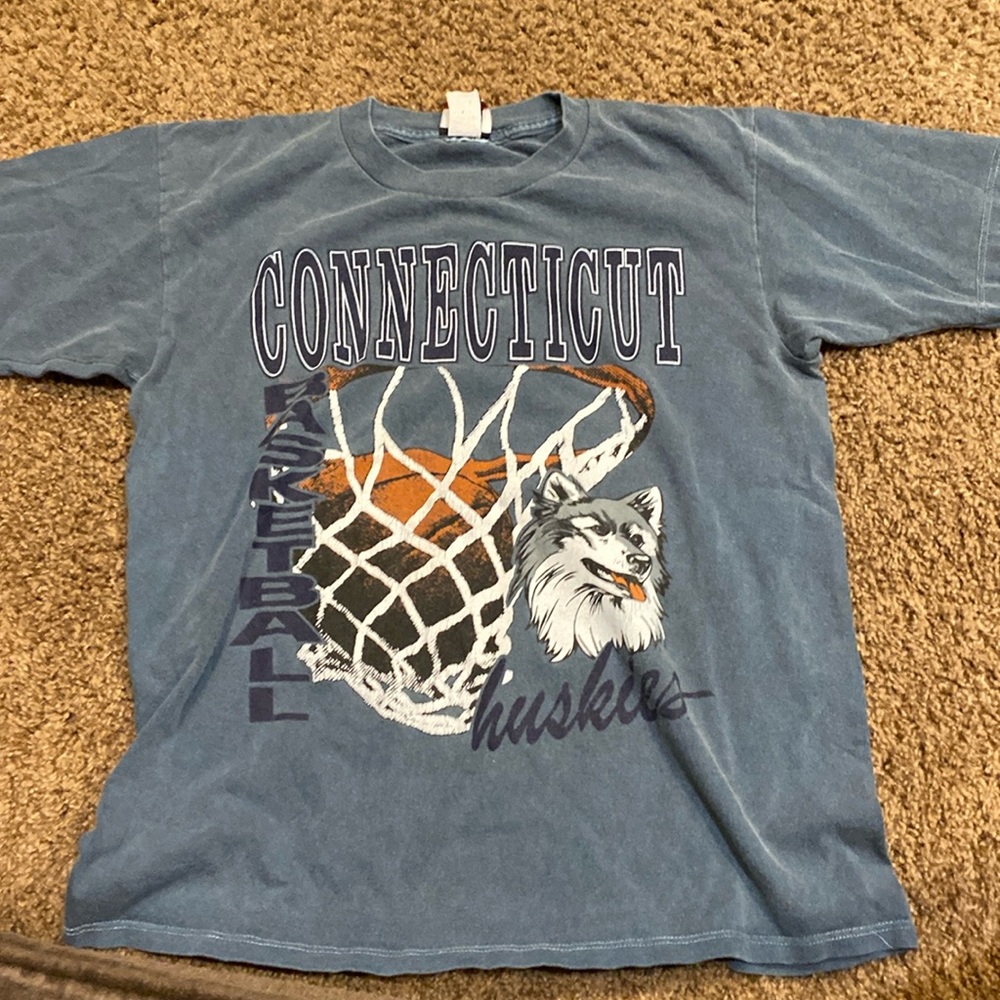 Vintage Connecticut Huskies basketball  T-shirt Marquee American Sportswear M